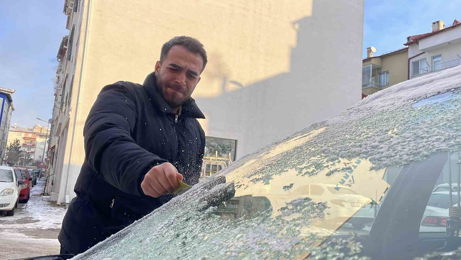 sivasta soguk hava etkisini gosterdi ordeklerin oldugu golet kismen dondu 2 2TWsdTdH
