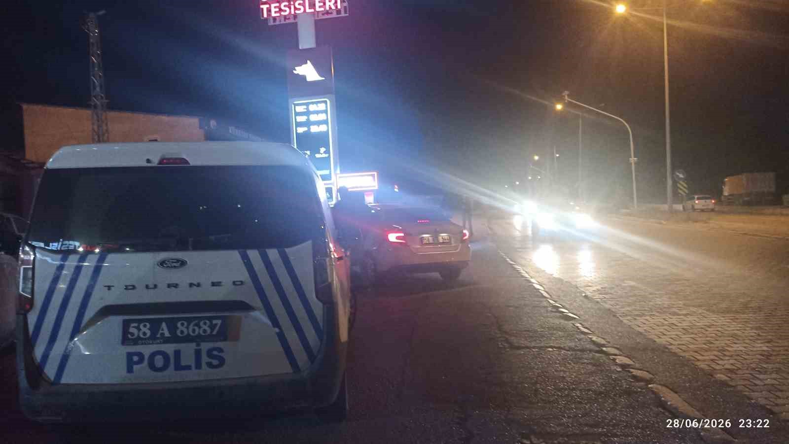 sivasta sozlu tartisma silahli kavgaya dondu 1 agir yarali 0 5k3QKTlB