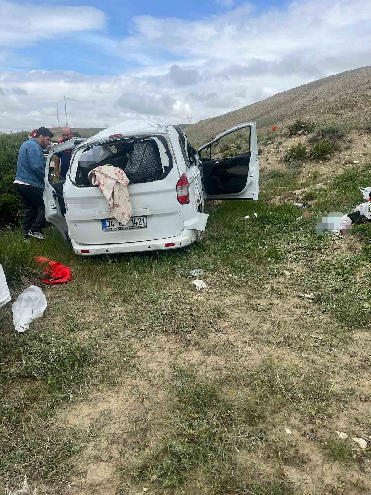 sivasta takla atan otomobilde 5 kisi yaralandi 1 t6vEB6Bz