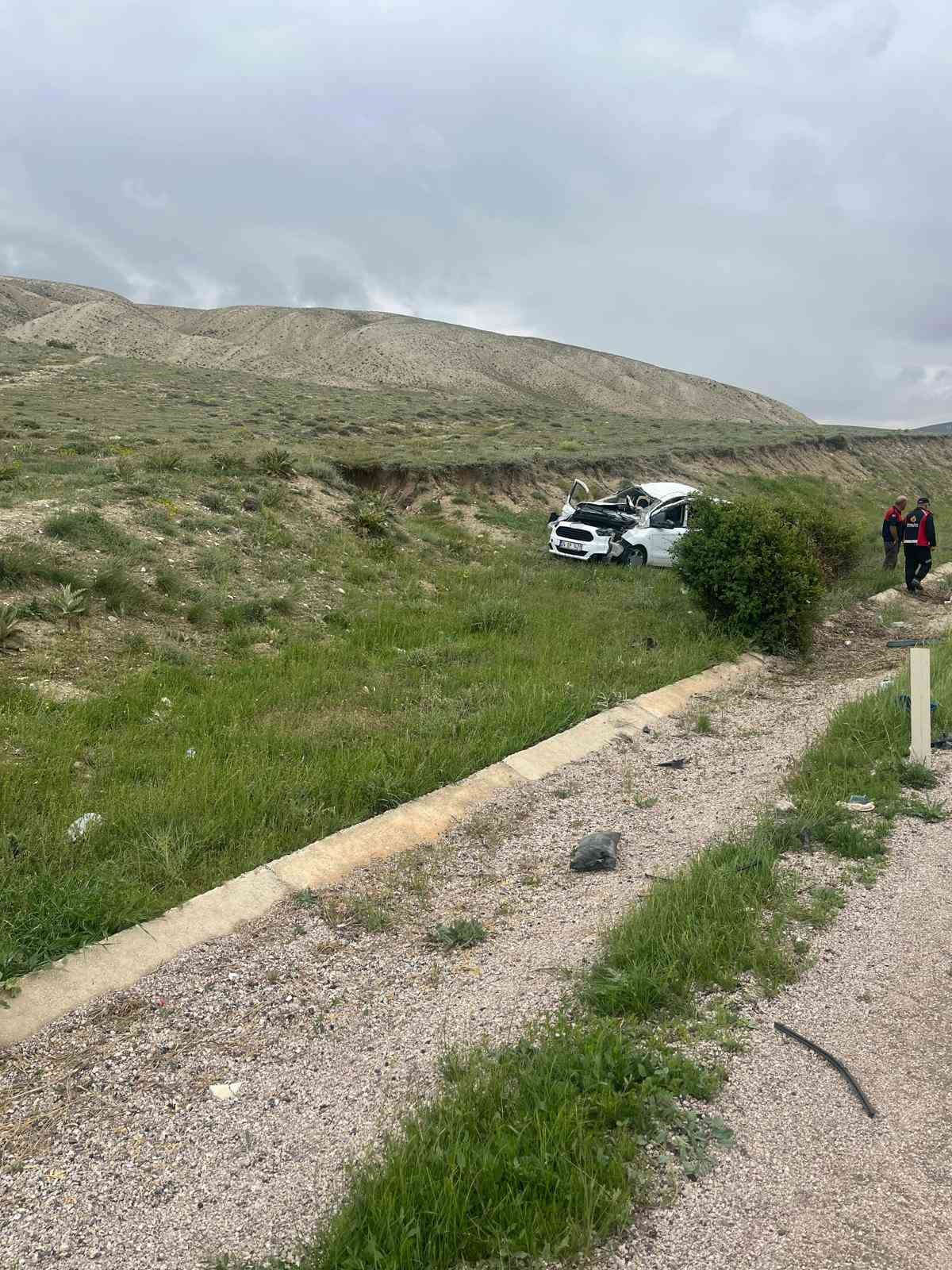 sivasta takla atan otomobilde 5 kisi yaralandi 2 DLKcOhrs