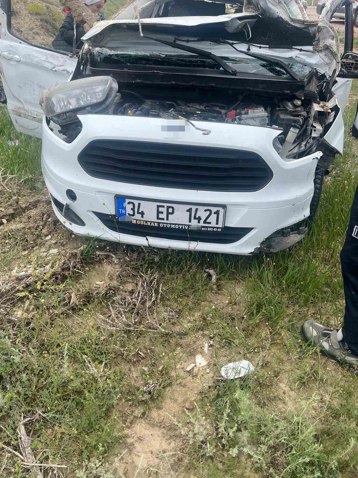 sivasta takla atan otomobilde 5 kisi yaralandi 3