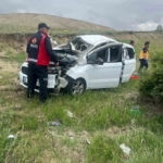 sivasta-takla-atan-otomobilde-5-kisi-yaralandi-ZZIY8jxq.jpg