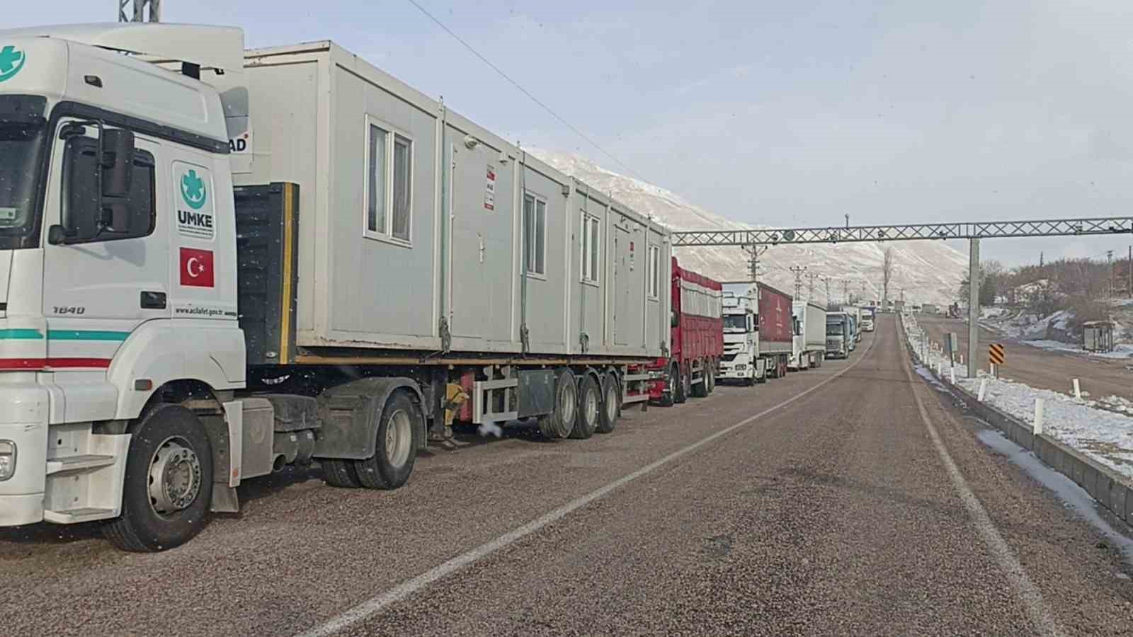 sivasta tipi ulasimi aksatti kilometrelerce tir kuyruklari olustu 2 zvTpAGlV