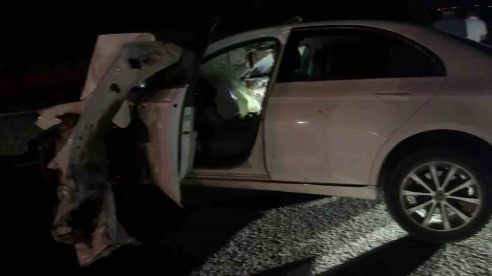 Sivas’ta traktöre çarpan Mercedes hurda yığınına döndü: 4 yaralı 4 sivasta traktore carpan mercedes hurda yiginina dondu 4 yarali 0 q1XbivPc