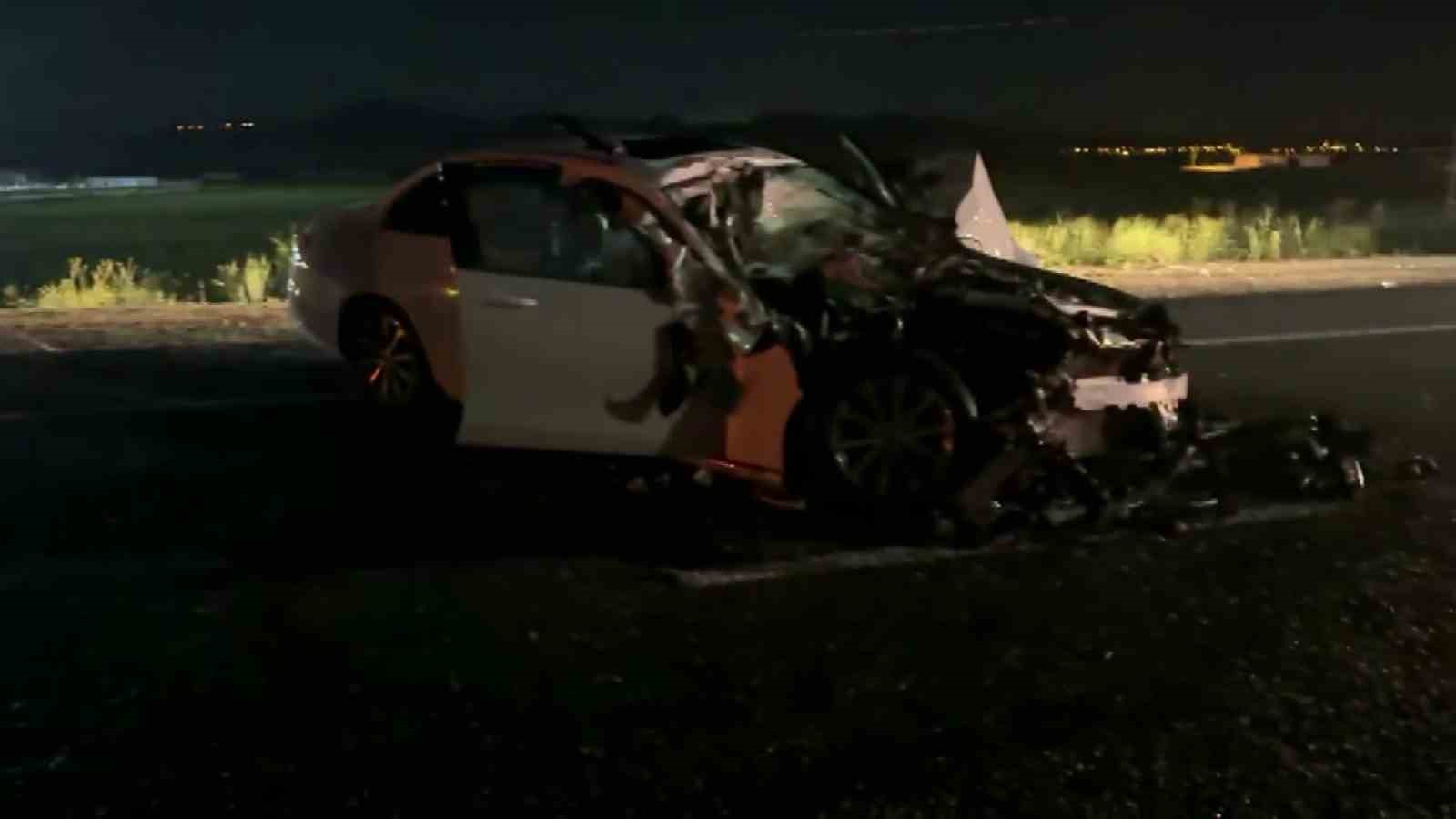 Sivas’ta traktöre çarpan Mercedes hurda yığınına döndü: 4 yaralı 7 sivasta traktore carpan mercedes hurda yiginina dondu 4 yarali 3 SBk6aqCj