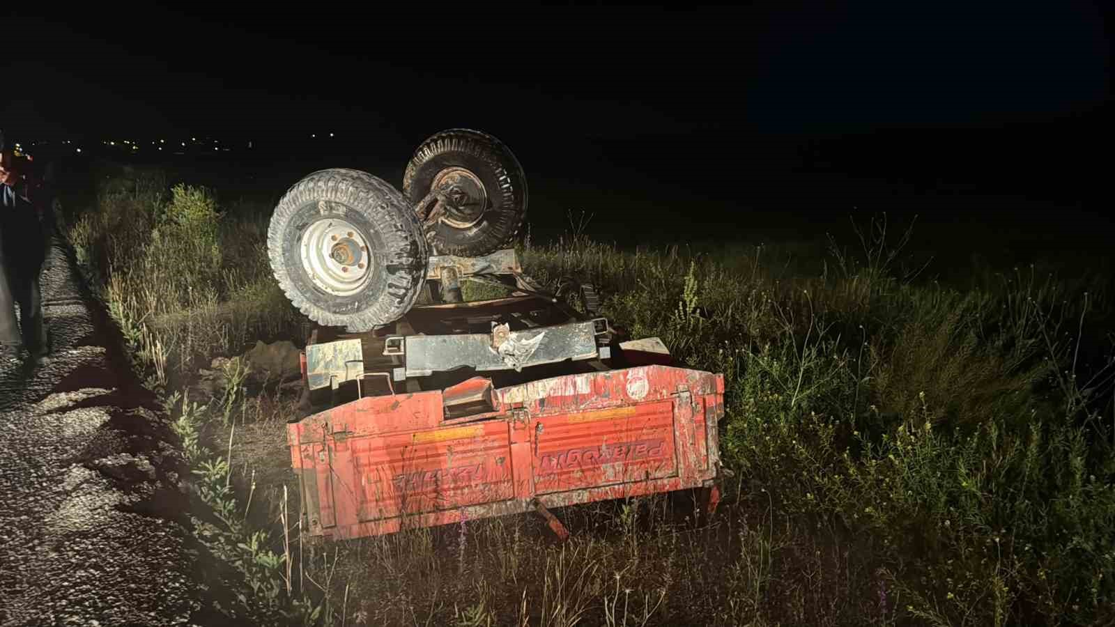 Sivas’ta traktöre çarpan Mercedes hurda yığınına döndü: 4 yaralı 11 sivasta traktore carpan mercedes hurda yiginina dondu 4 yarali 7 mZugNpfd