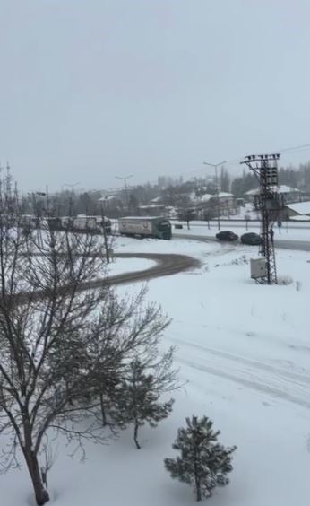 sivasta ulasima kar engeli sivas malatya ve sivas kayseri kara yollari trafige kapatildi 1 6RnqAMIw