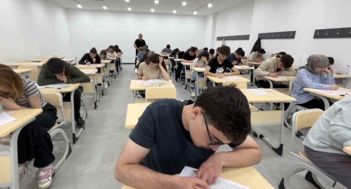 sivasta universite adaylari sinav heyecanini prova ile attilar 3 EeZKvSIR