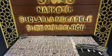 sivasta-uyusturucu-madde-bulunduran-4-kisi-yakalandi-sahislardan-1i-tutuklandi-FGWZFZyS.jpg