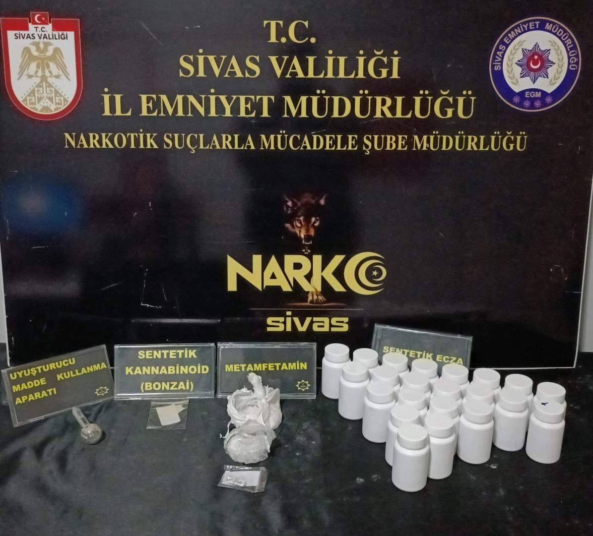 sivasta uyusturucu operasyonu 2 kisi tutuklandi bol miktarda uyusturucu madde ele gecirildi 0 vTjeIzmD