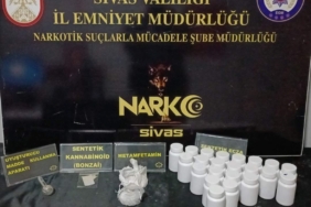 sivasta-uyusturucu-operasyonu-2-kisi-tutuklandi-bol-miktarda-uyusturucu-madde-ele-gecirildi-3YaWiwcG.jpg