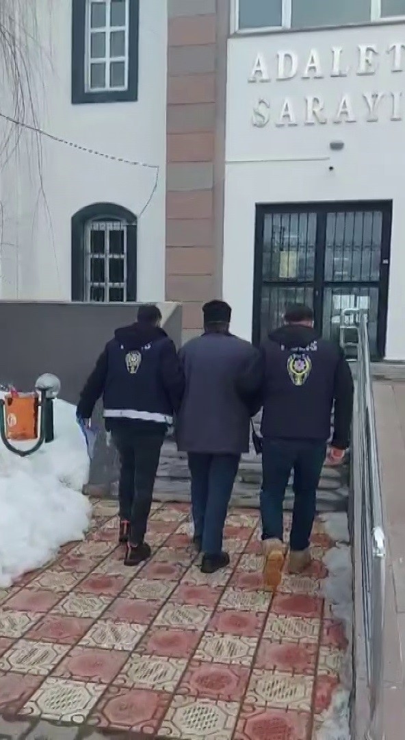 sivasta yakalanan firari hukumlu cezaevine gonderildi 1 VarSeMOO