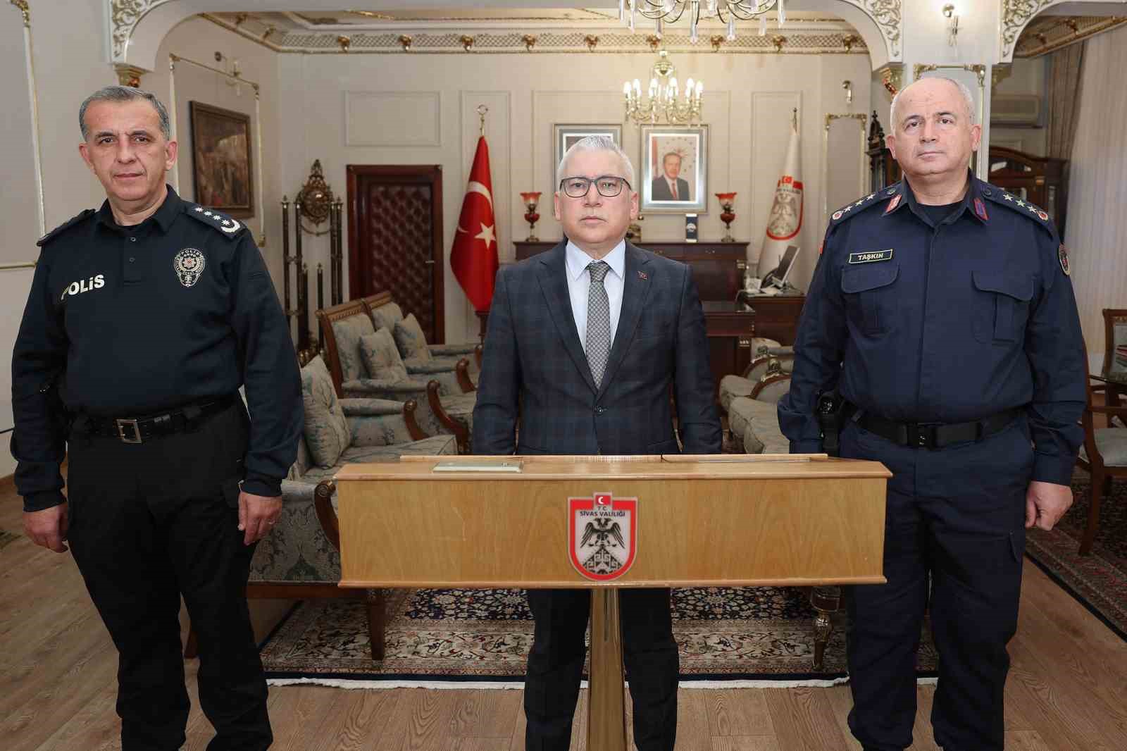 sivasta yil icerisinde 41 kg uyusturucu madde ve 75 bin adet uyusturucu hap ele vALYbYzT