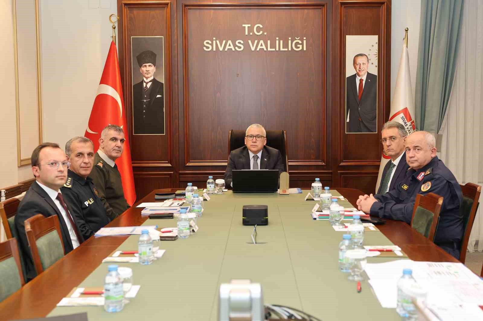 sivasta yil icerisinde 41 kg uyusturucu madde ve 75 bin adet uyusturucu hap ele vNiXVr8R