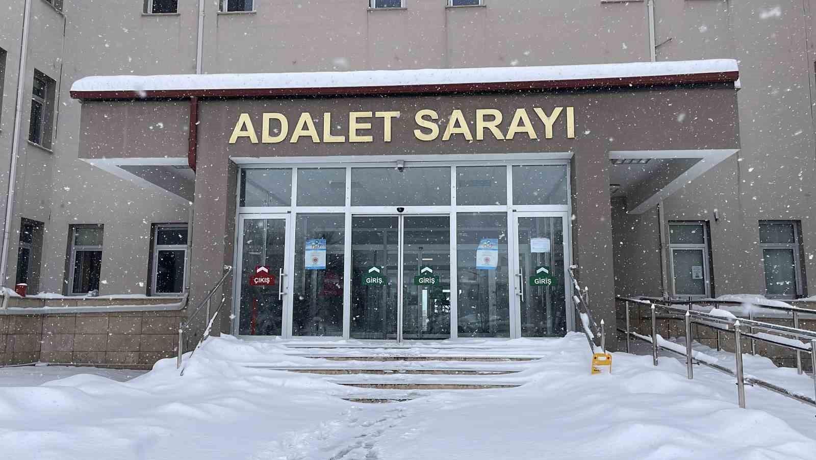 sivasta yilbasi gecesi kanli bitti cinayet zanlisi adliyeye sevk edildi 2 KG7cmMVm
