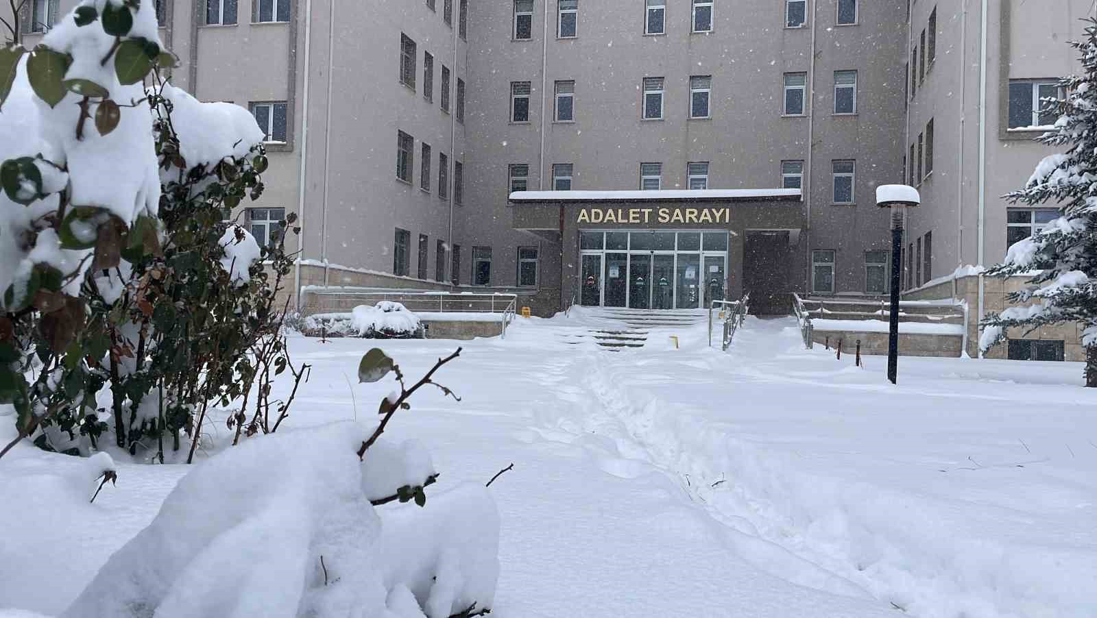 sivasta yilbasi gecesi kanli bitti cinayet zanlisi adliyeye sevk edildi 4 hayVmfI8