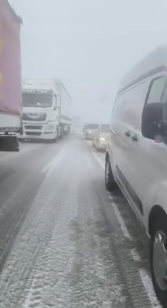 sivasta yogun kar ve tipi nedeniyle bazi yollar ulasima kapatildi 2 hrRapjju