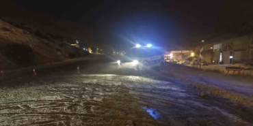 sivasta-yogun-kar-ve-tipi-nedeniyle-kayseri-malatya-kara-yolu-trafige-kapatildi-bUWpaJeA.jpg