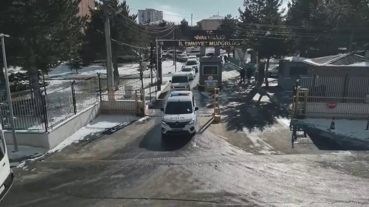 sivasta zehir tacirlerine operasyon 7 kisi tutuklandi 1 IVDrQU1j