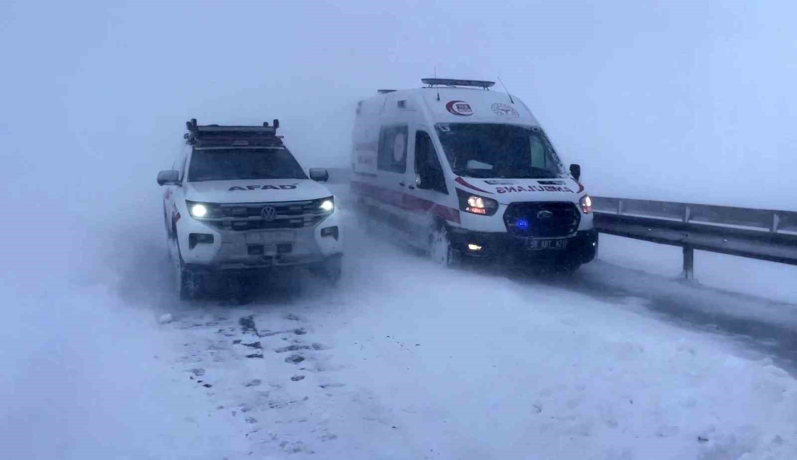sivasta zincirleme trafik kazasi 4 yarali 0 cs2fDneE