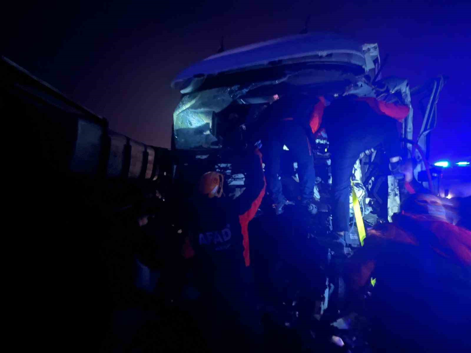 sivasta zincirleme trafik kazasi 8 yarali 2 hFvNgbj1