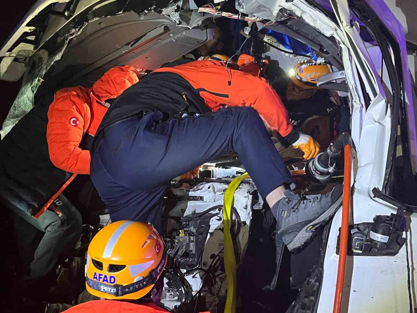 sivasta zincirleme trafik kazasi 8 yarali 3 5aEV9Su1