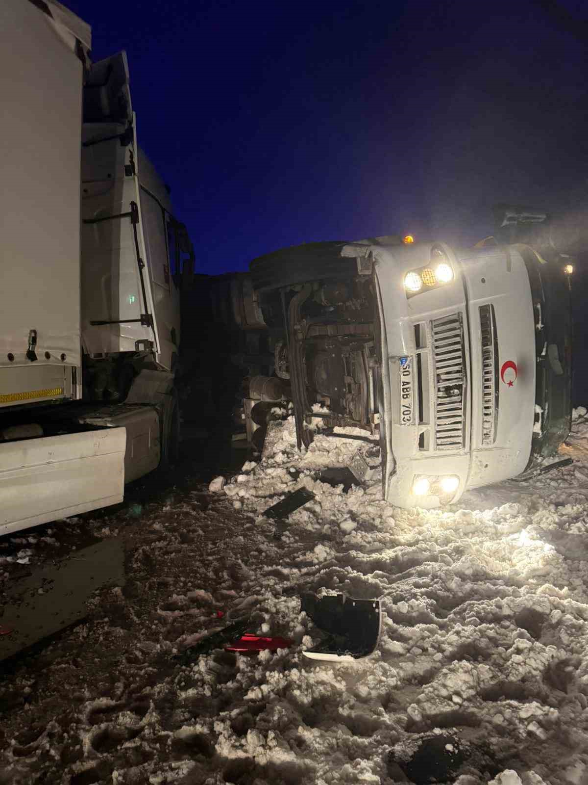 sivasta zincirleme trafik kazasi 8 yarali 7 i65e1WFp