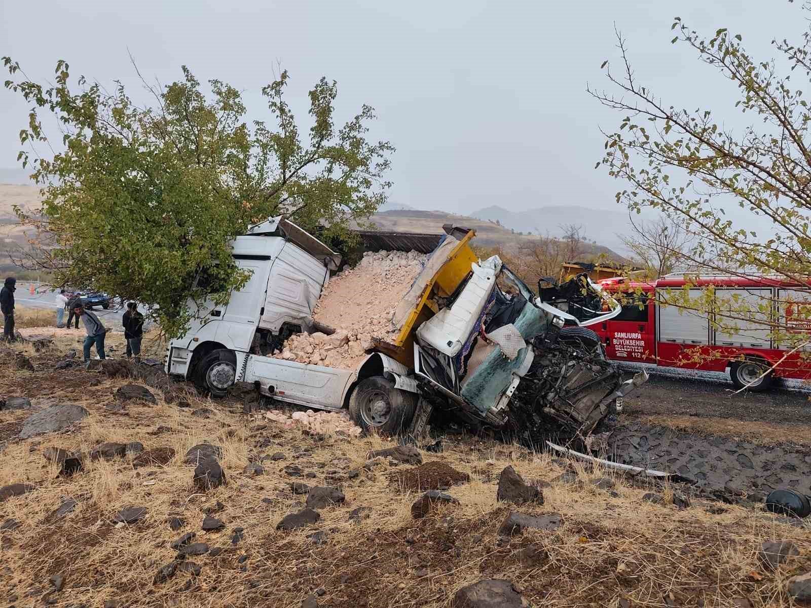 siverek adiyaman kara yolunda feci kaza 1 olu 1 agir yarali 0 hEP7rKrZ