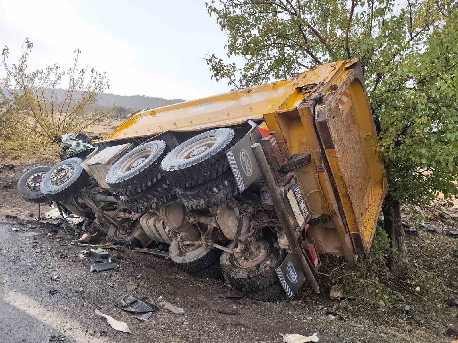 siverek adiyaman kara yolunda feci kaza 1 olu 1 agir yarali 2 lewafjuz