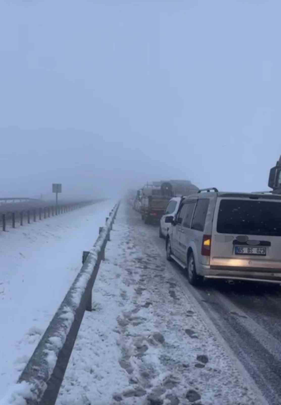 siverek diyarbakir karayolunda zincirleme kaza yol trafige kapandi 1 PjItkSYG