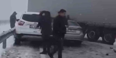 siverek-diyarbakir-karayolunda-zincirleme-kaza-yol-trafige-kapandi-eTsjRqyJ.jpg