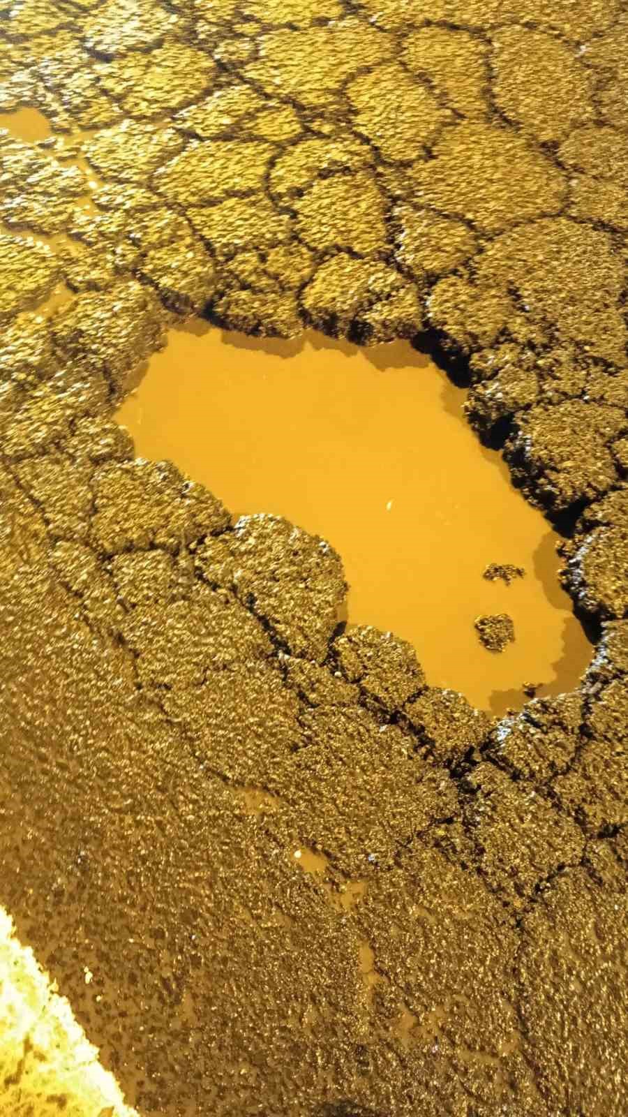 siverek diyarbakir yolunda derin cukur onlarca aracta hasar olusturdu 4 XQAXZgXv