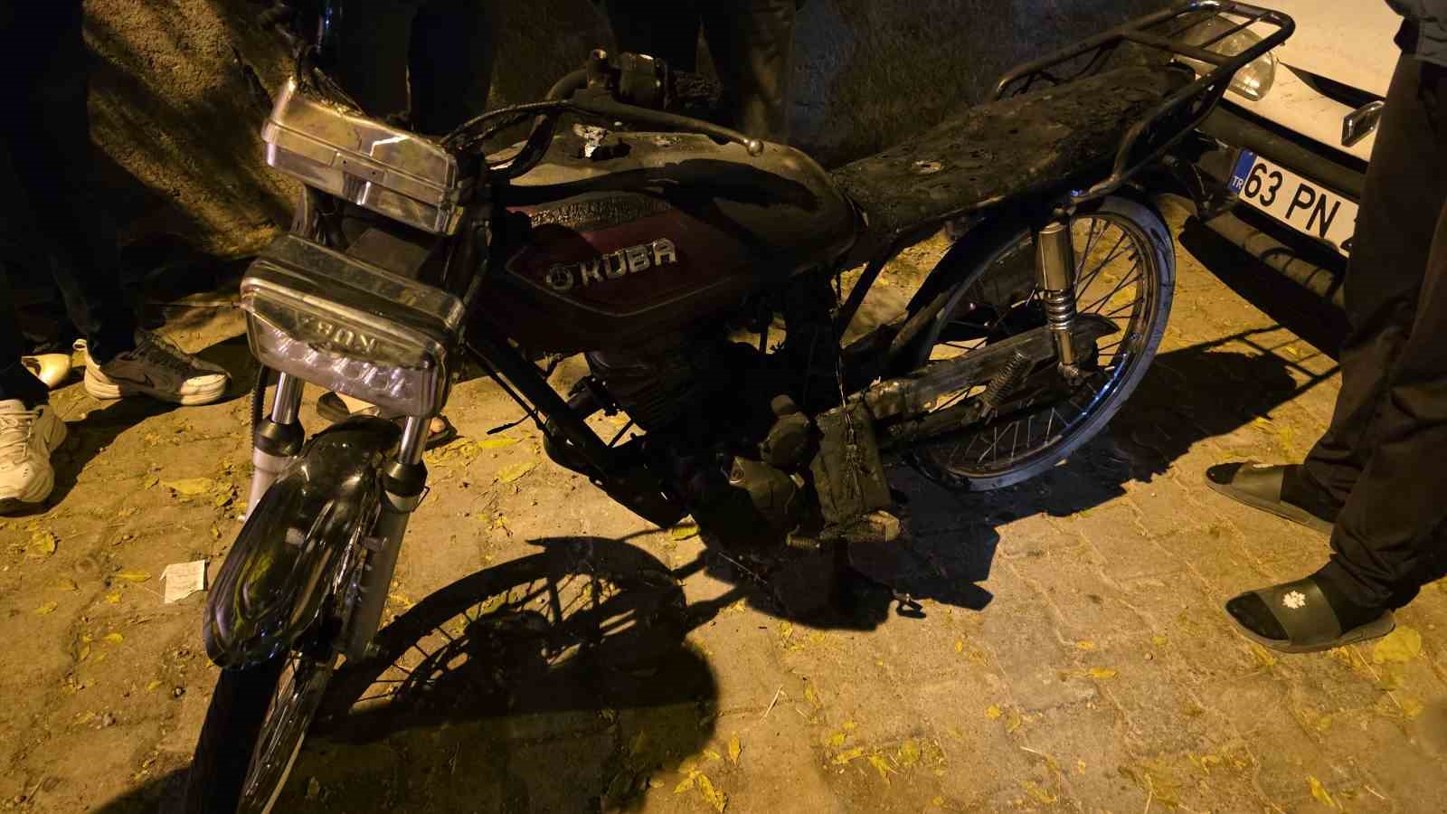 siverekte apartmanin girisine park edilen motosiklet yandi 1
