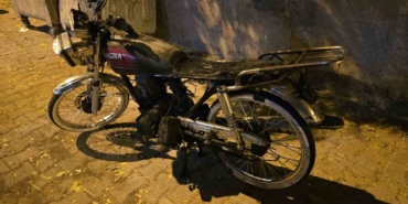 siverekte-apartmanin-girisine-park-edilen-motosiklet-yandi-V9Ig8MZr.jpg