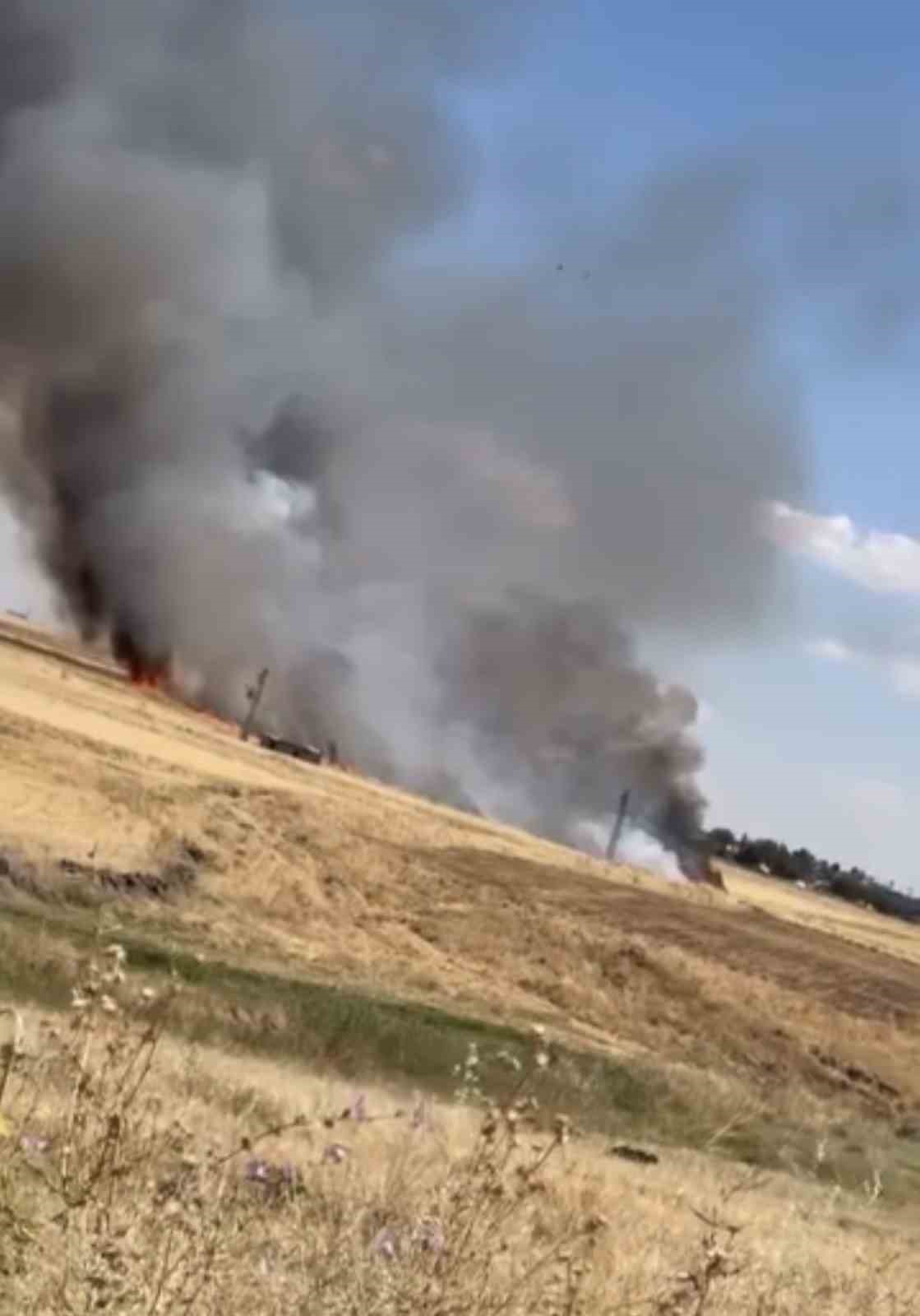 siverekte arazi yangini 1i agir 3 yarali 200 donum ekili alan kule dondu 1 O6sq4kEX