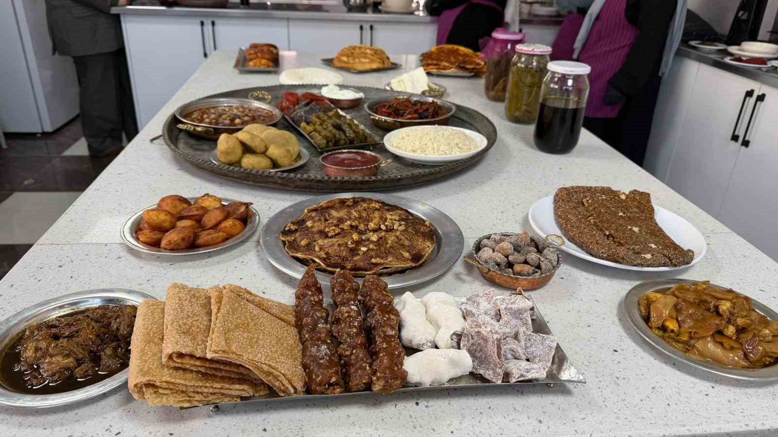 siverekte ascilik kursuna giden kadinlar yoresel yemekler yapip sofralari susluyor 6 klDfGR4A