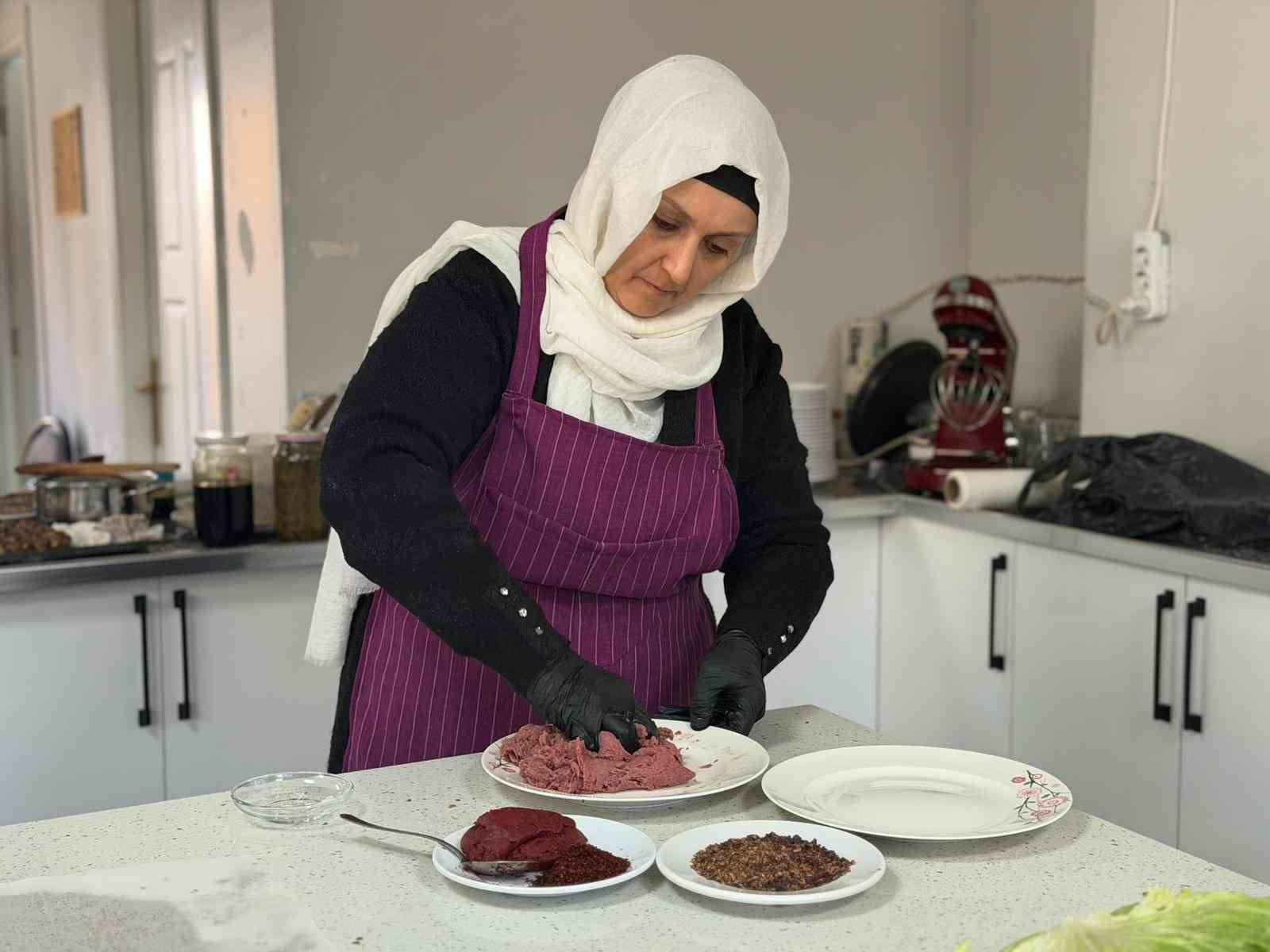 siverekte ascilik kursuna giden kadinlar yoresel yemekler yapip sofralari susluyor 9 Q2g7evwf