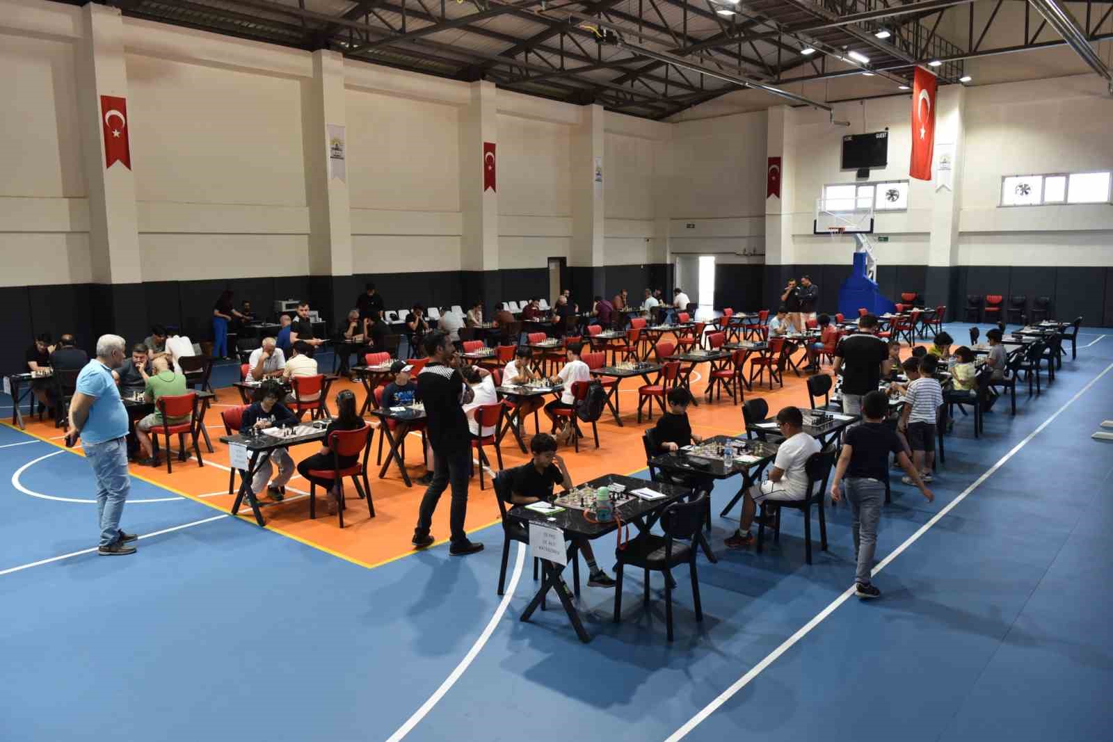 Siverek’te babalar günü satranç turnuvası başladı 5 siverekte babalar gunu satranc turnuvasi basladi 1 a9ZwcnN4