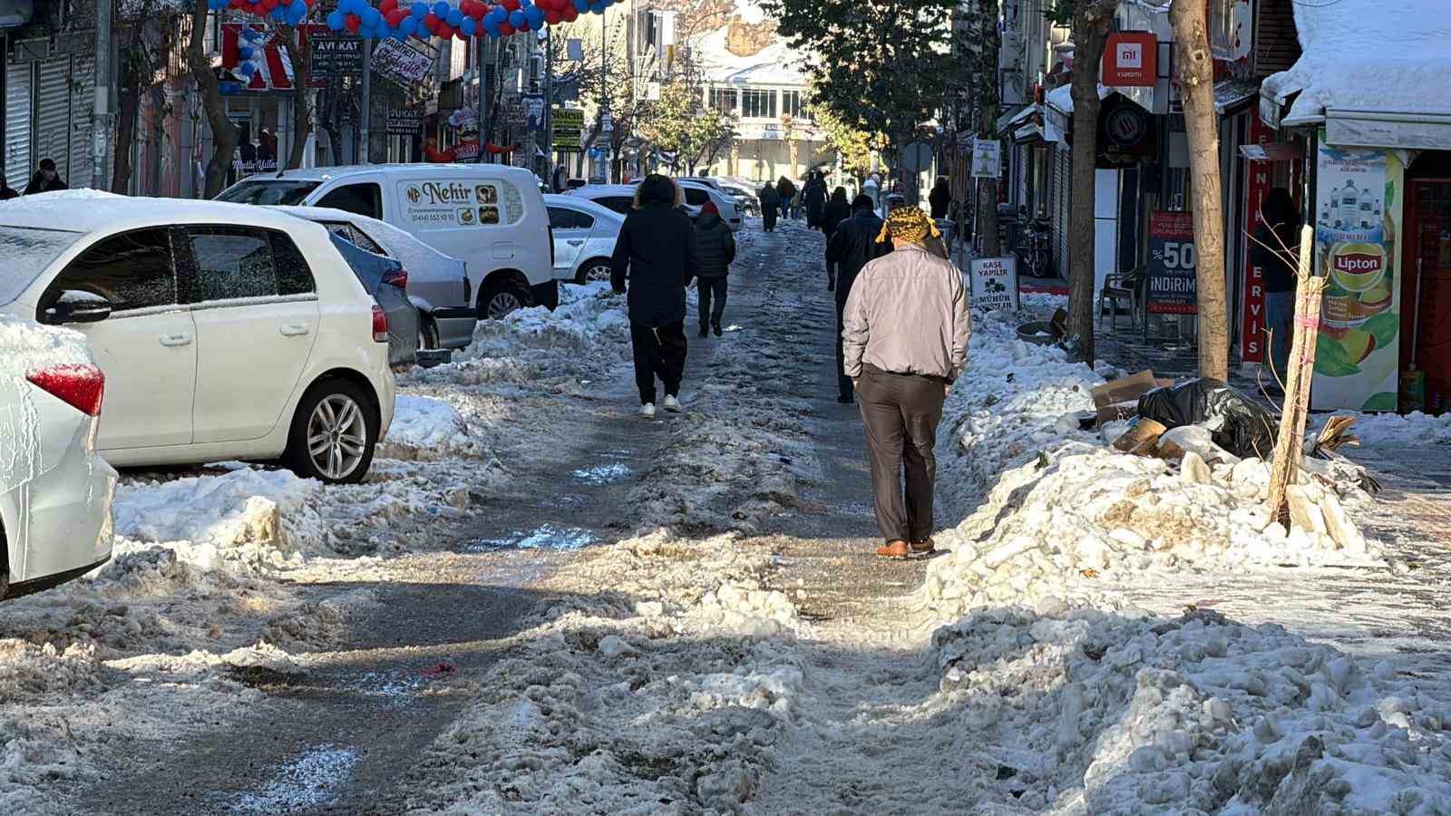 siverekte buz ve kar hayati durdurdu 4 bHkbSJ9n