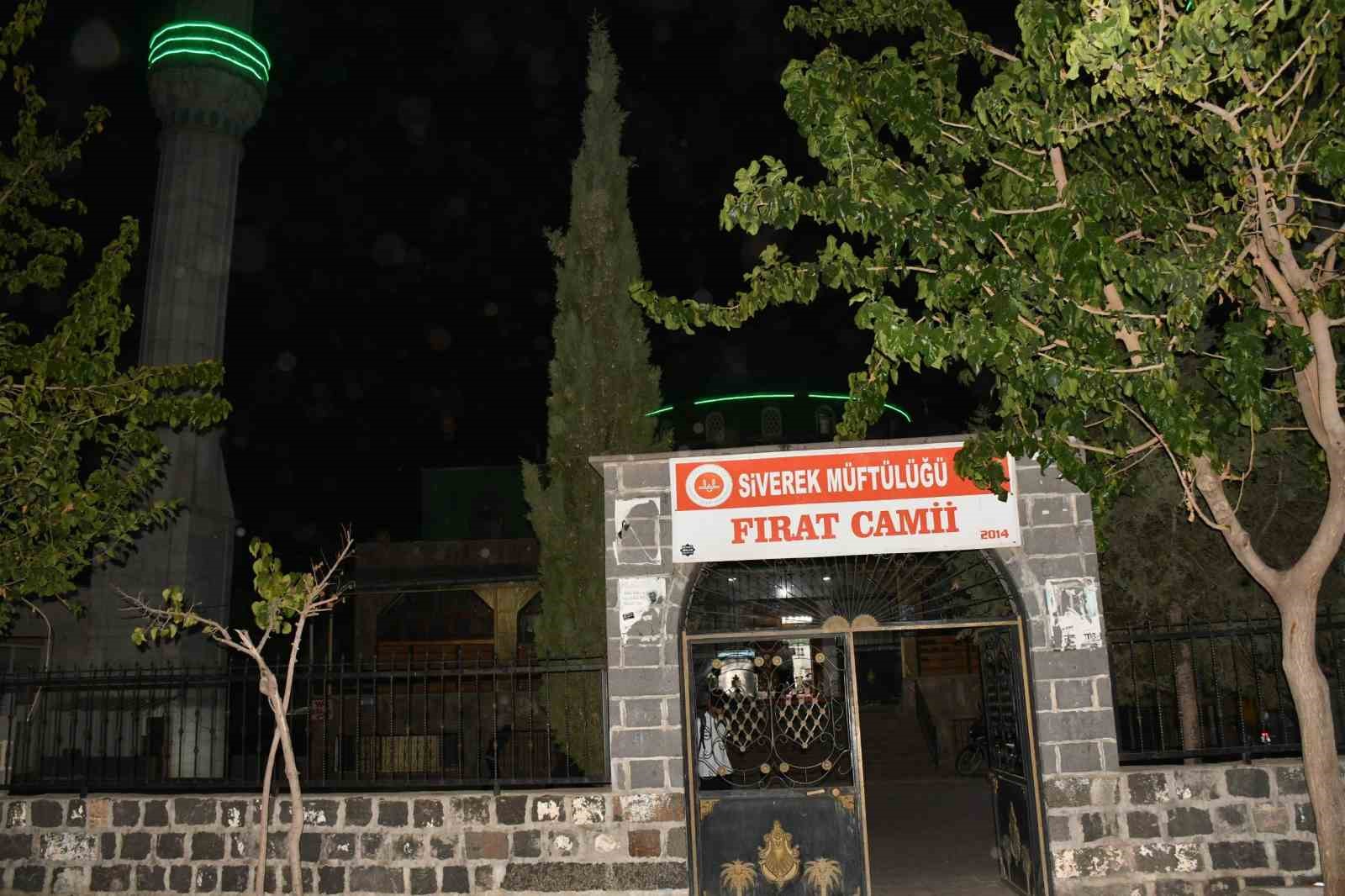 siverekte cami bahcesinde gomulu bulunan bebegin sirri cozuluyor 0 8Trwt9GV