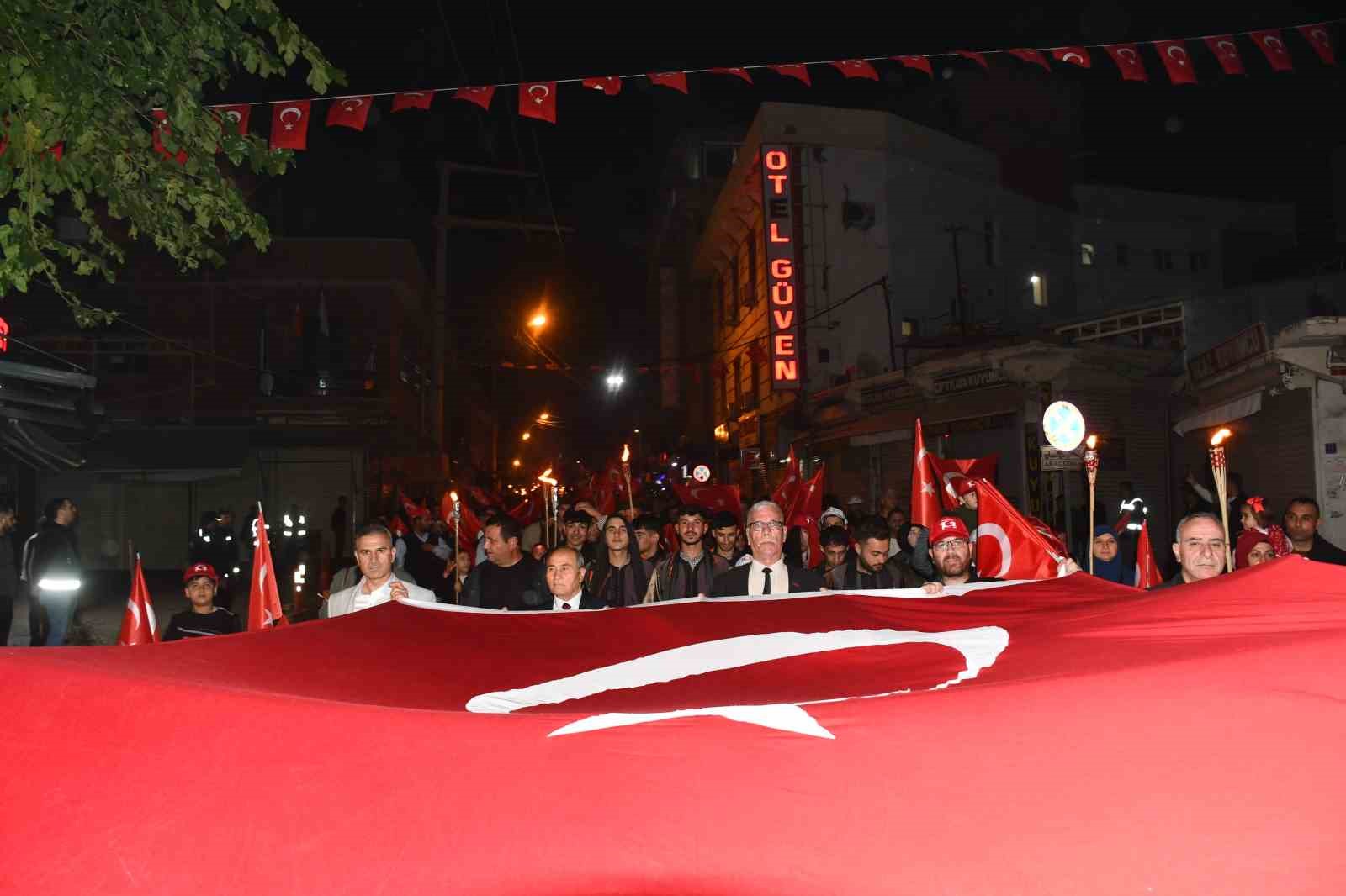 siverekte fener alayi yuruyusu duzenlendi 1 XZaaIyB7