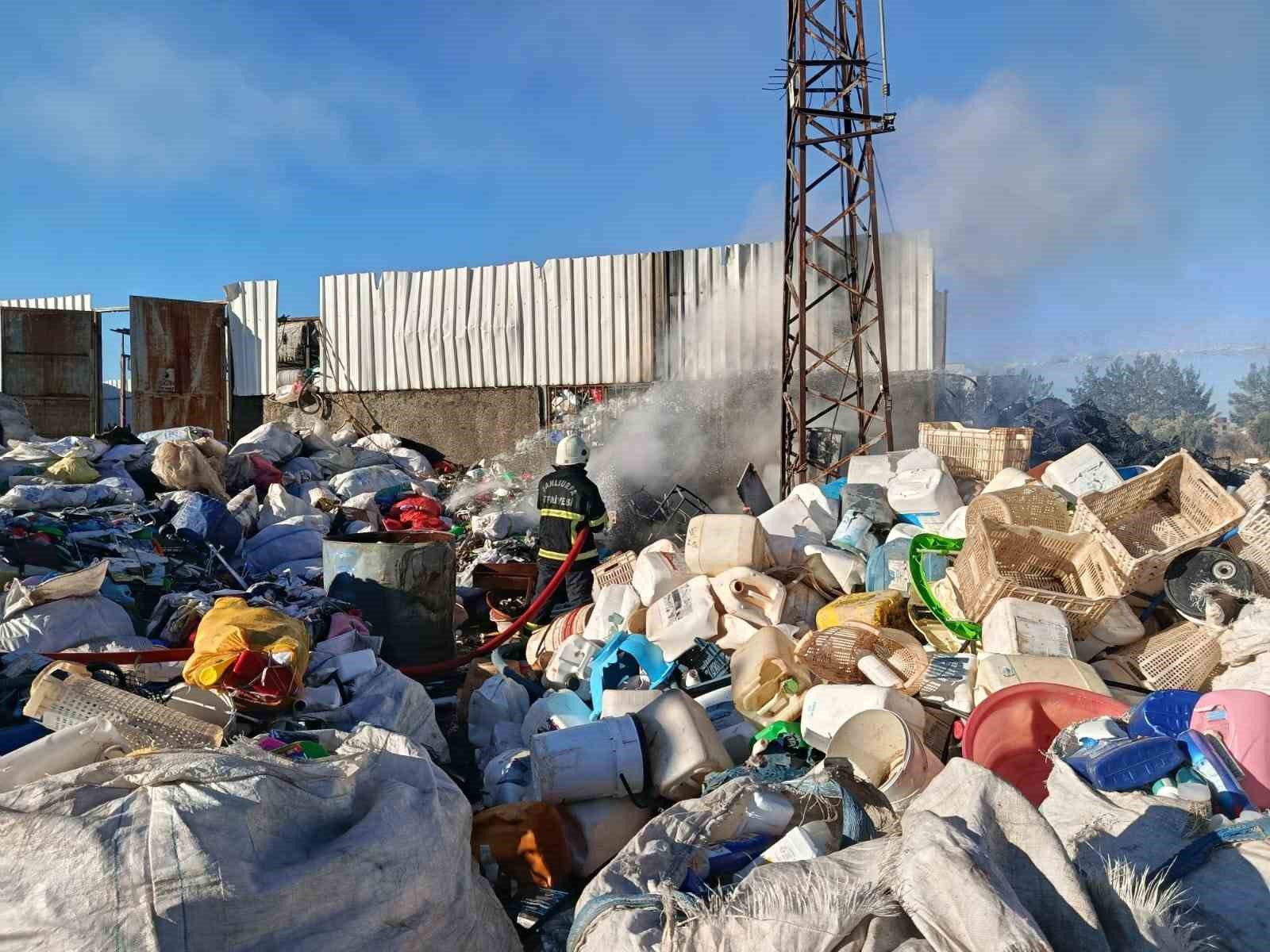 siverekte hurdacida cikan yangin itfaiye ekiplerince sonduruldu 0 mZ8Xiz3z