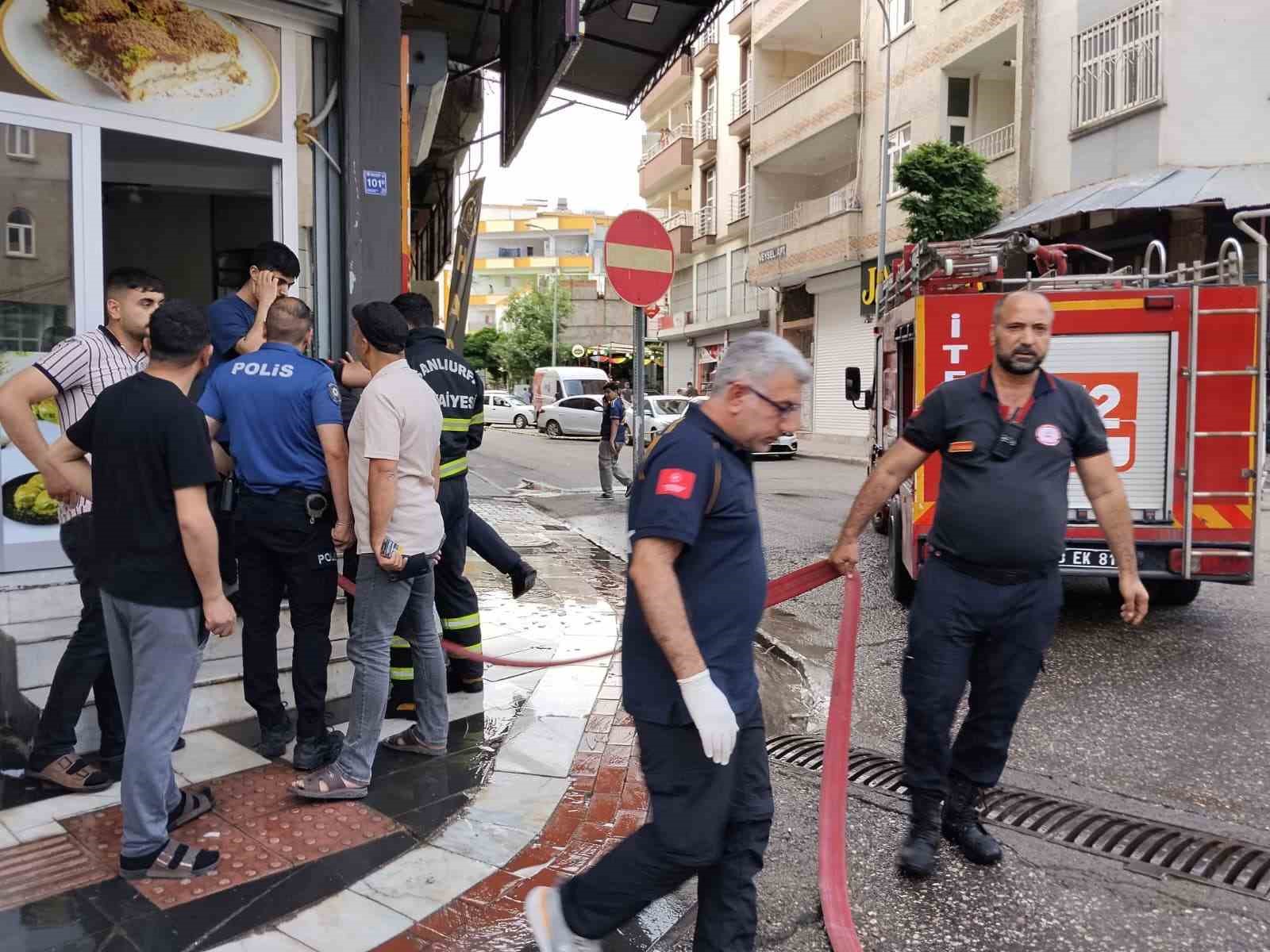 Siverek’te iş yerinde çıkan yangın korku dolu anlar yaşattı 7 siverekte is yerinde cikan yangin korku dolu anlar yasatti 3 YMyXIbOR