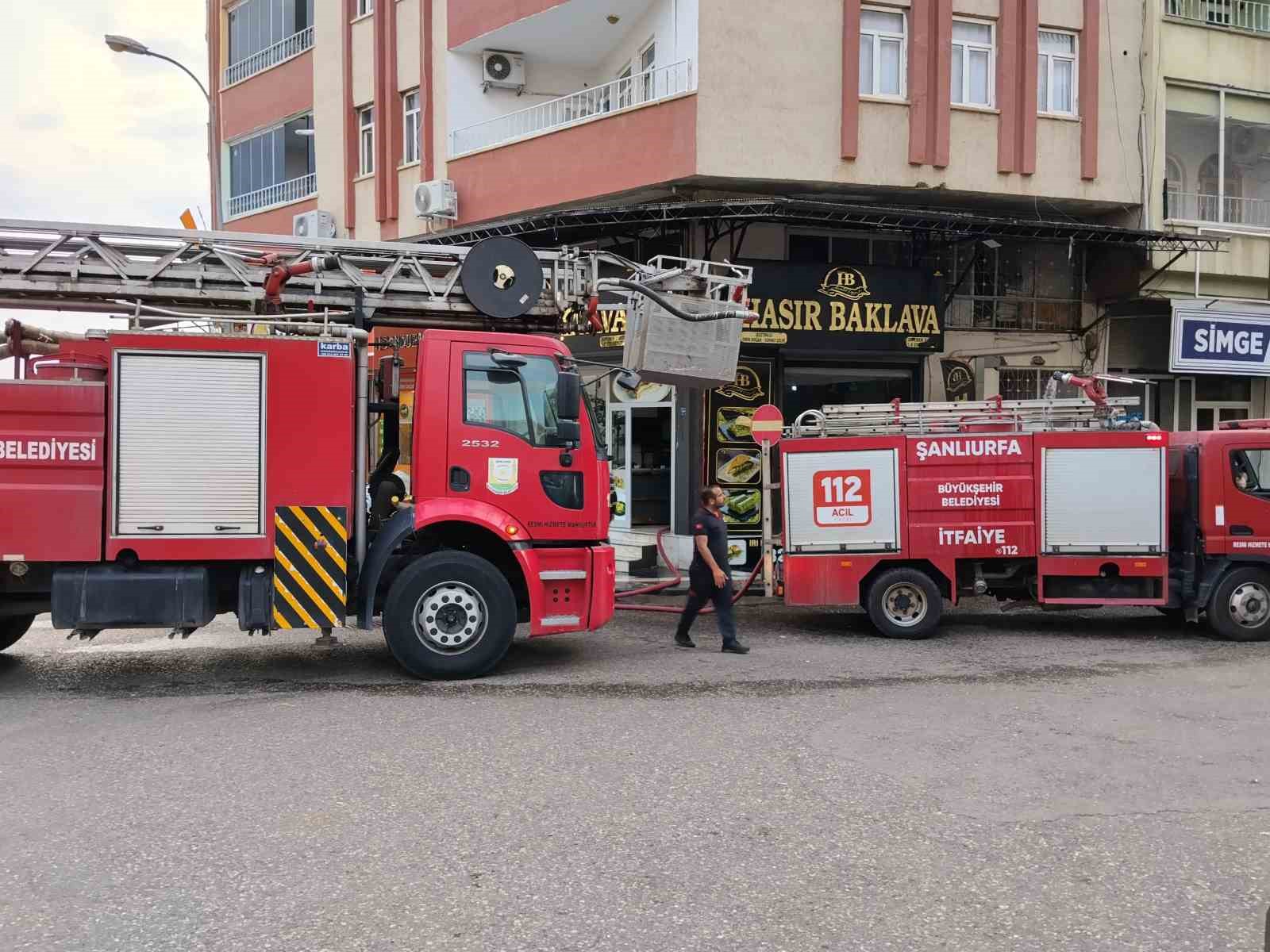Siverek’te iş yerinde çıkan yangın korku dolu anlar yaşattı 8 siverekte is yerinde cikan yangin korku dolu anlar yasatti 4