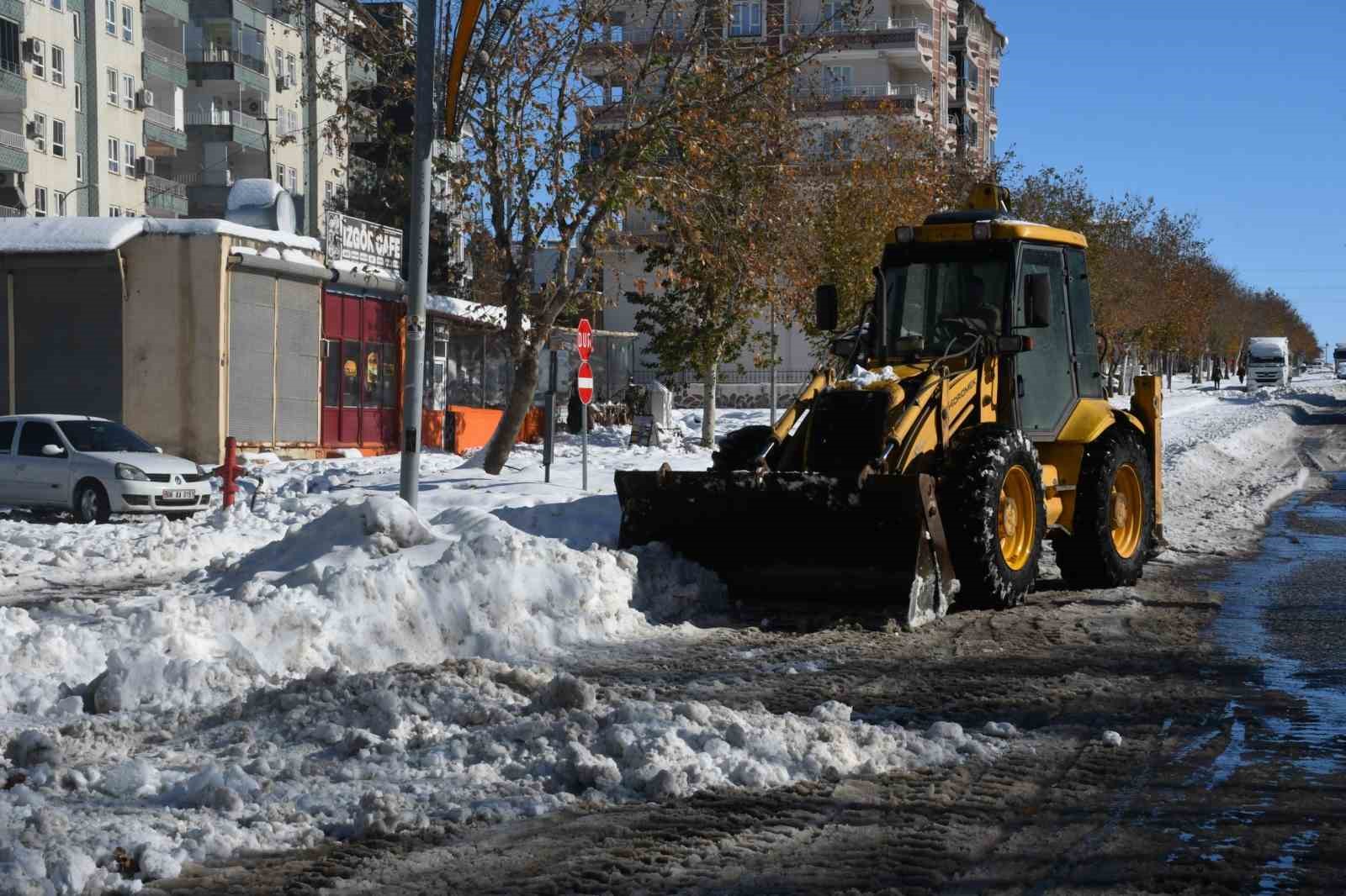 siverekte kar kutleleri kamyonlarla sehir disina tasiniyor 0 ibfUqEuL