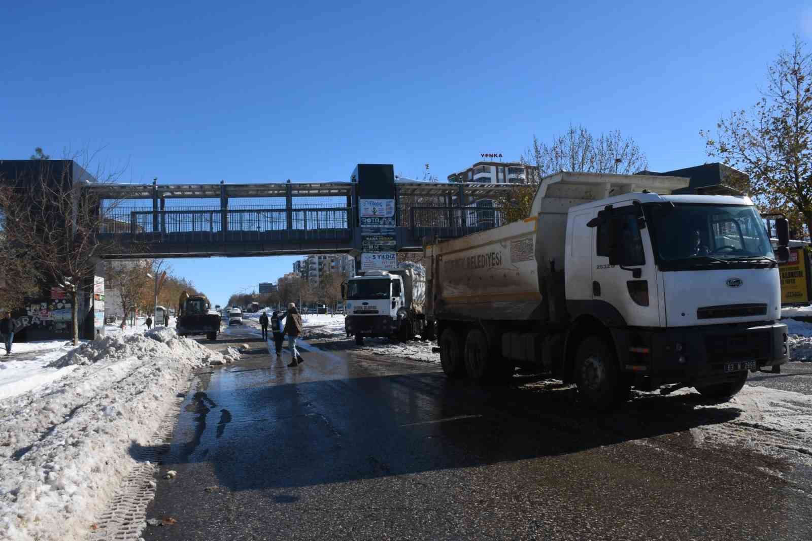 siverekte kar kutleleri kamyonlarla sehir disina tasiniyor 1 mCuMu1PX