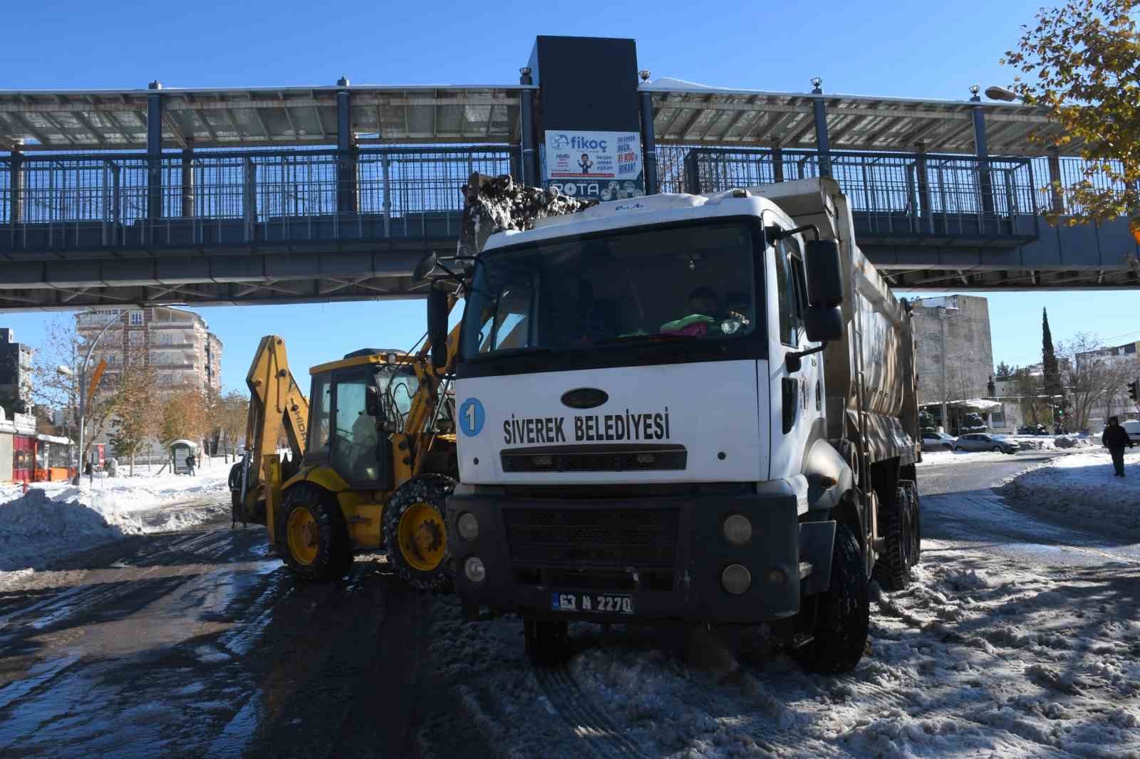 siverekte kar kutleleri kamyonlarla sehir disina tasiniyor 5 w5mtwvl9