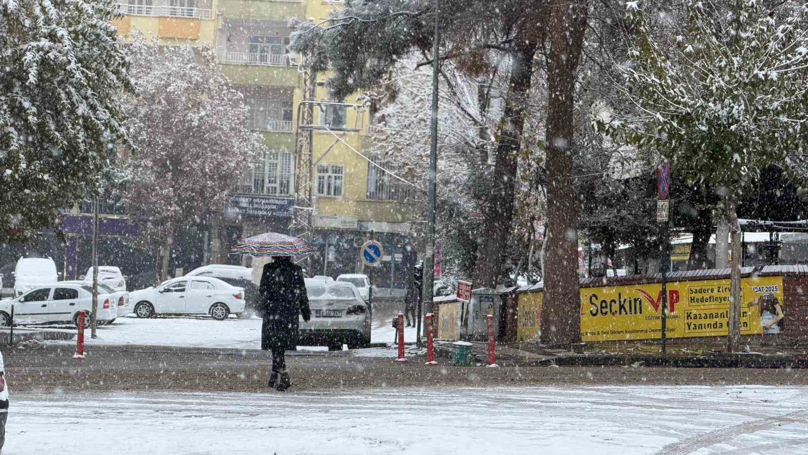 Siverek’te kar yağışı hayatı olumsuz etkiledi 5 siverekte kar yagisi hayati olumsuz etkiledi 1 irgDdbqD