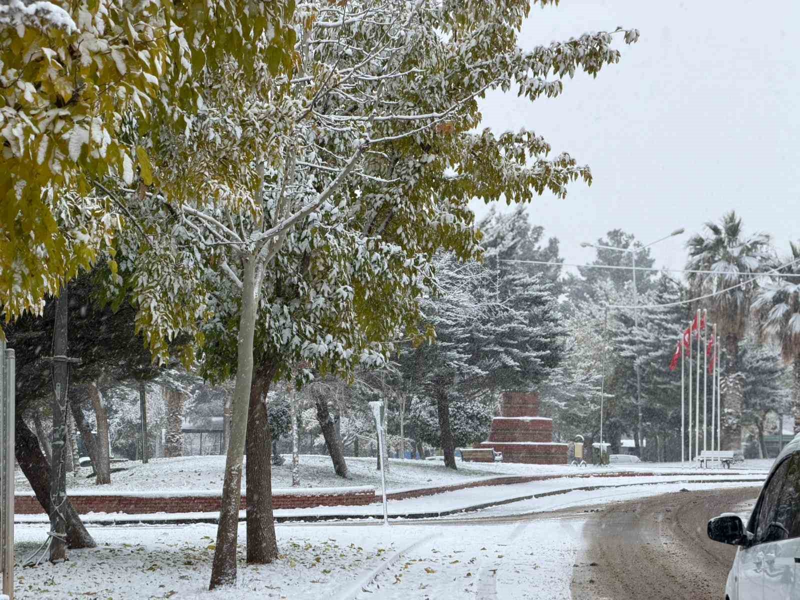 Siverek’te kar yağışı hayatı olumsuz etkiledi 7 siverekte kar yagisi hayati olumsuz etkiledi 3 L2Cn8DDi