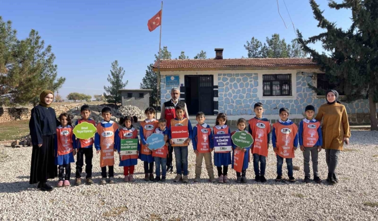 siverekte-koy-okulu-ogrencilerine-agac-sevgisi-ve-cevre-bilinci-egitimi-21mqptbR.jpg